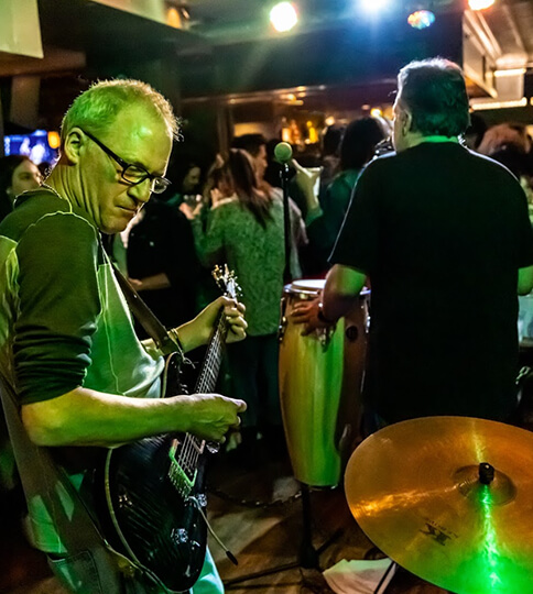 Slim Eddy performing